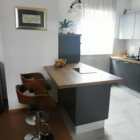 House * بولا